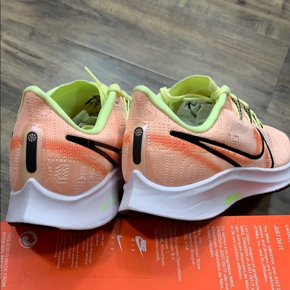 NIKE W AIR ZOOM PEGASUS 36 PRM RISE - Picture 10 of 16